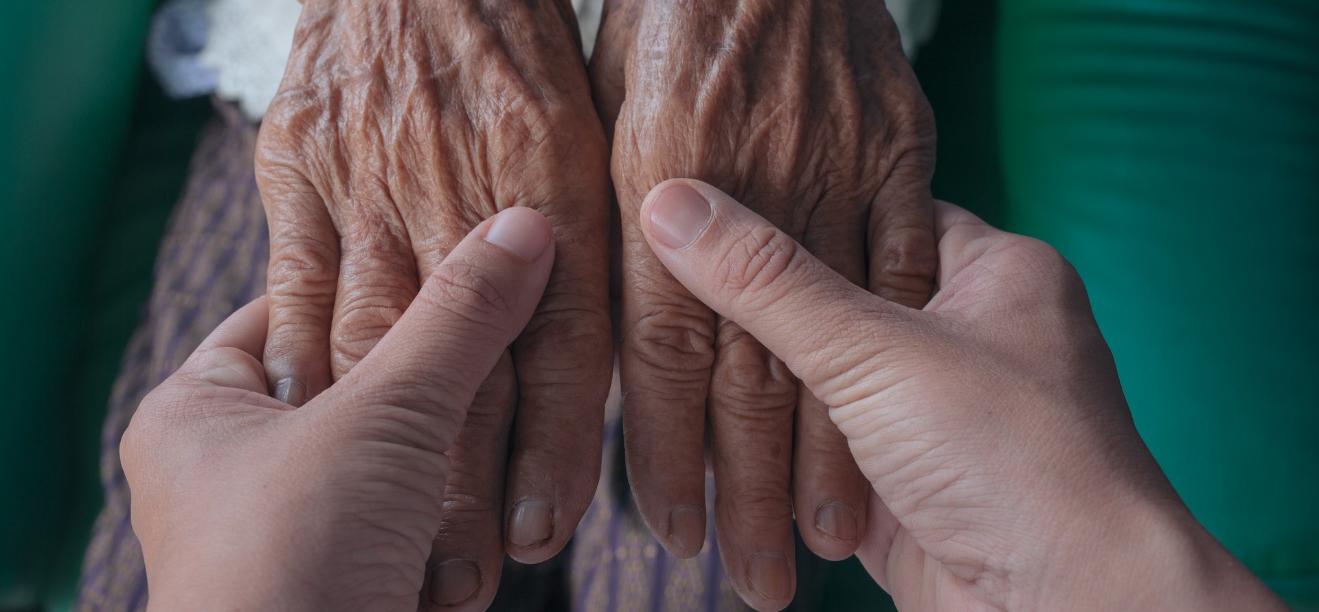 rmskaliby 01 young woman holding an elderly woman s hanен